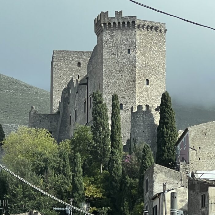 Il Castello di Itri - Itri’s medieval castle sits high above the Appian Way. First built in the 9th century to guard against invasions, it later grew into a powerful outpost for the Dukes of Gaeta.