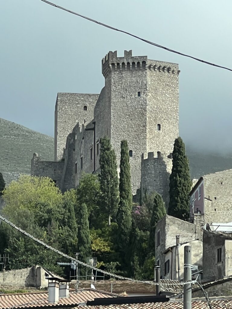 Il Castello di Itri - Itri’s medieval castle sits high above the Appian Way. First built in the 9th century to guard against invasions, it later grew into a powerful outpost for the Dukes of Gaeta.